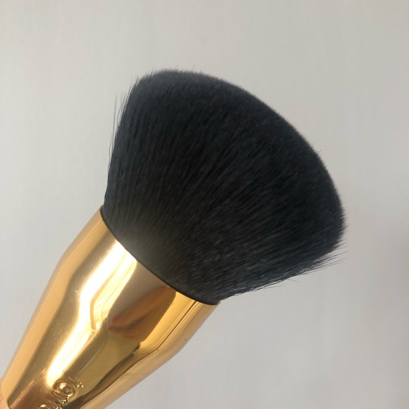 Tarte face brush - Picture 3 of 3